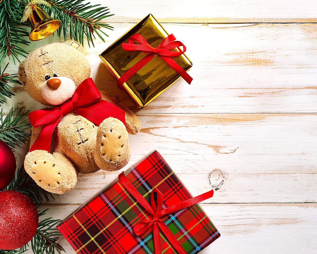 Новогодние подарки с плюшевым медведем на Новый год 2018