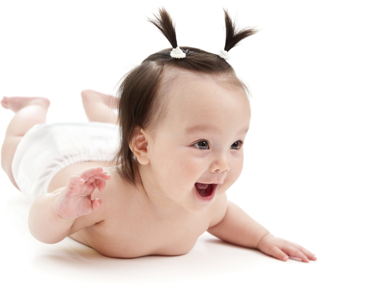 Девочка младенец с хвостиками на голове