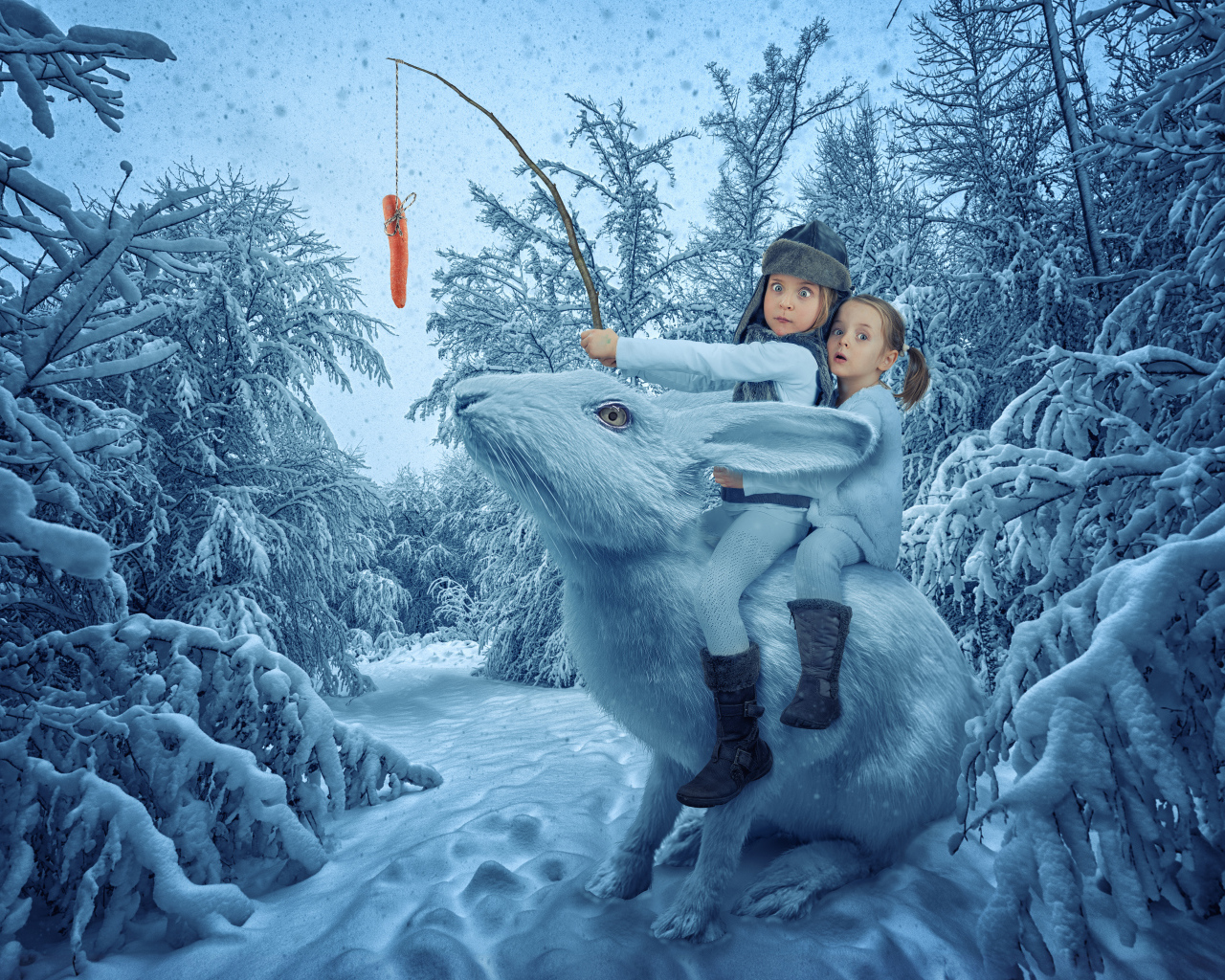 Две смешные девочки сидят на большом волшебном кролике в зимнем лесу