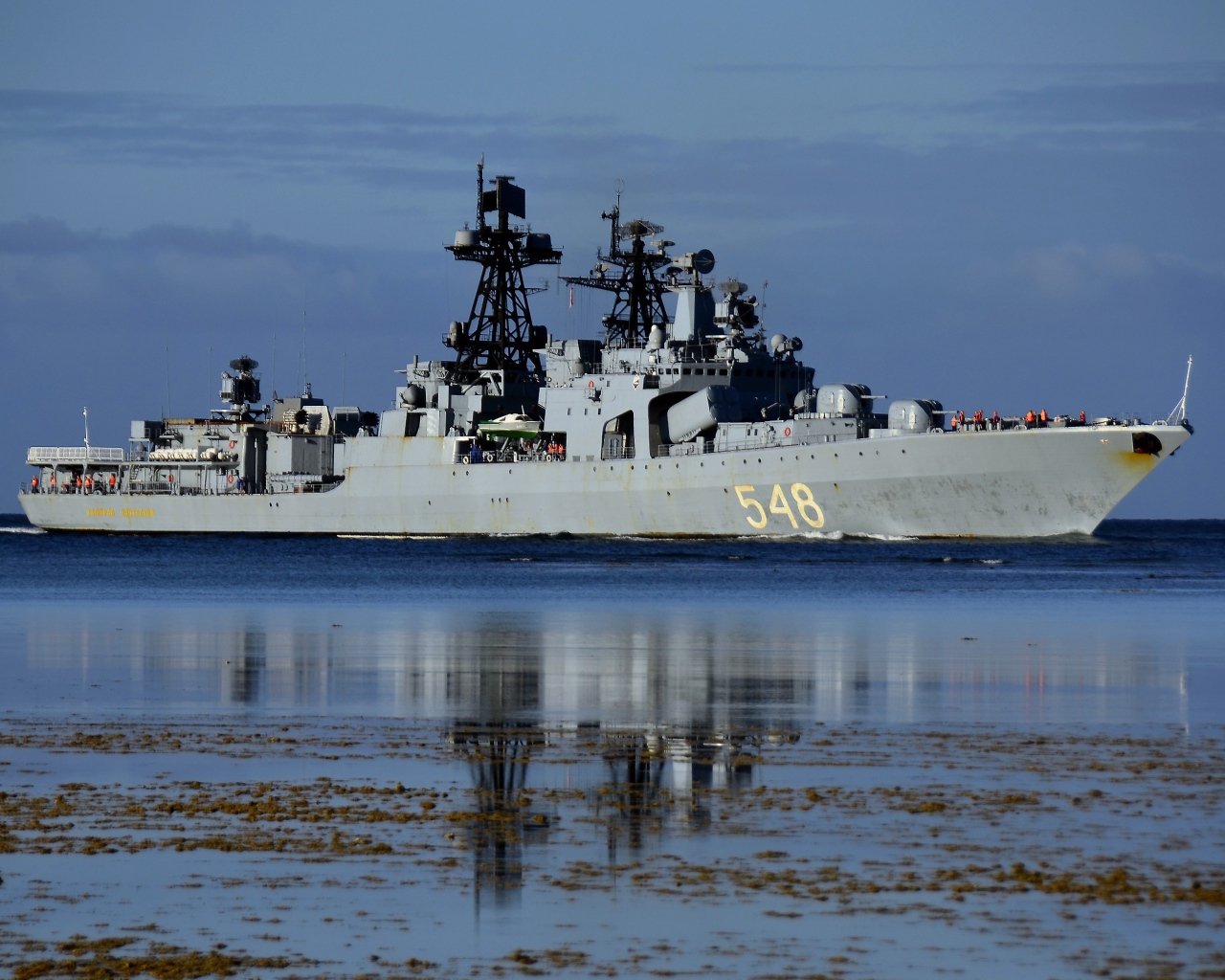 Большой противолодочный корабль Адмирал Пантелеев на воде