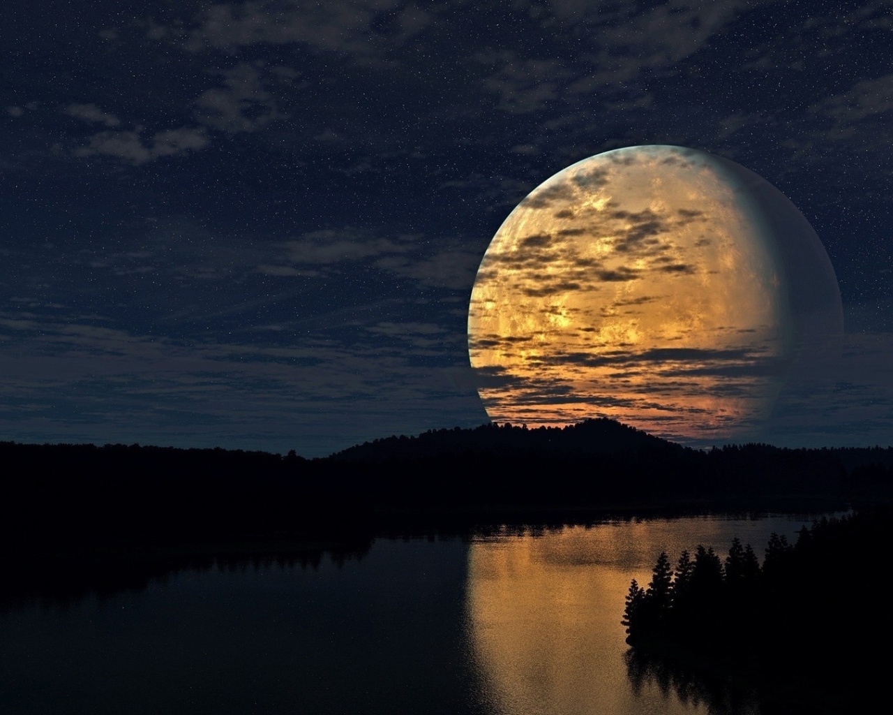 Большая луна в небе над рекой 
