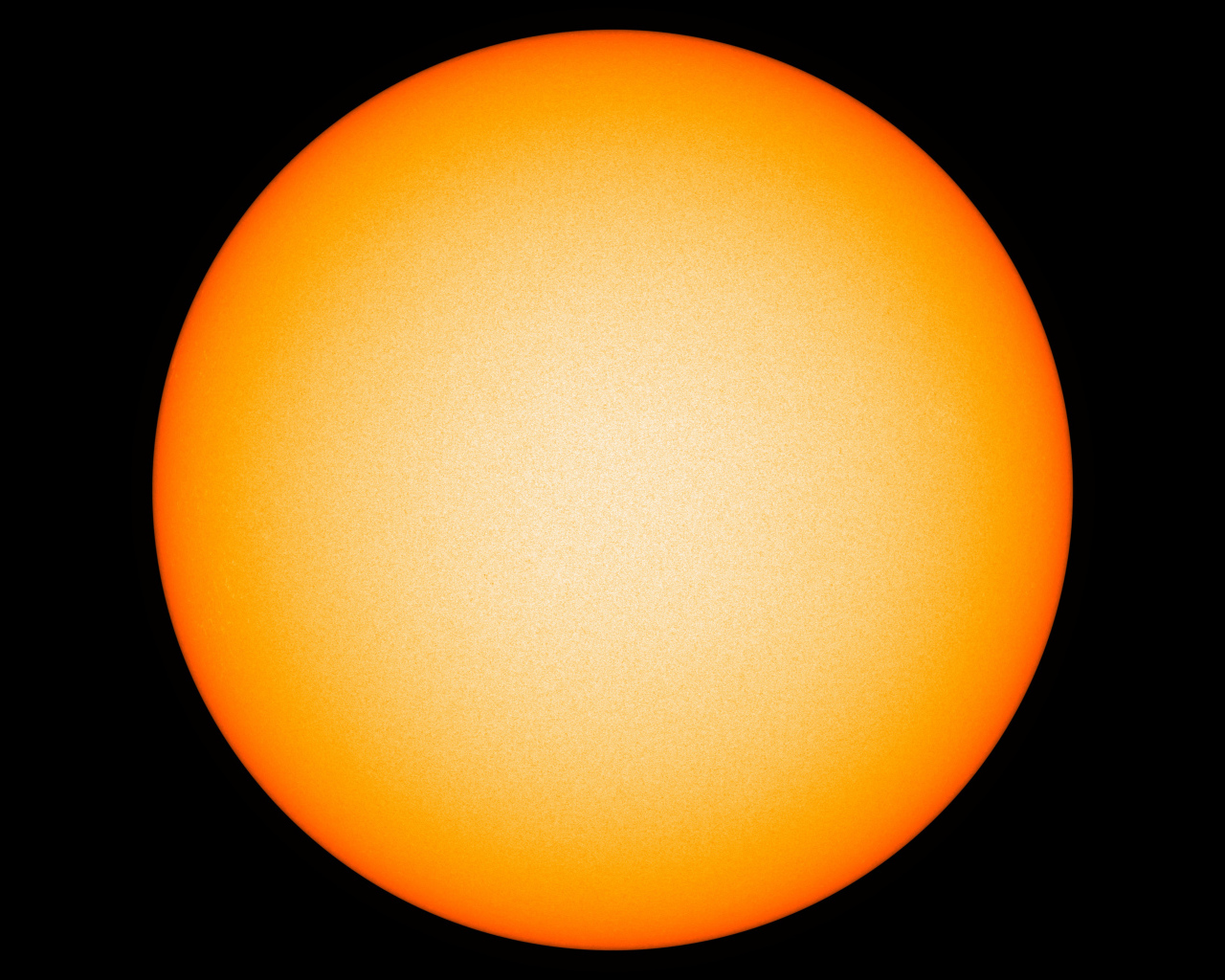 Яркое желтое солнце на черном фоне