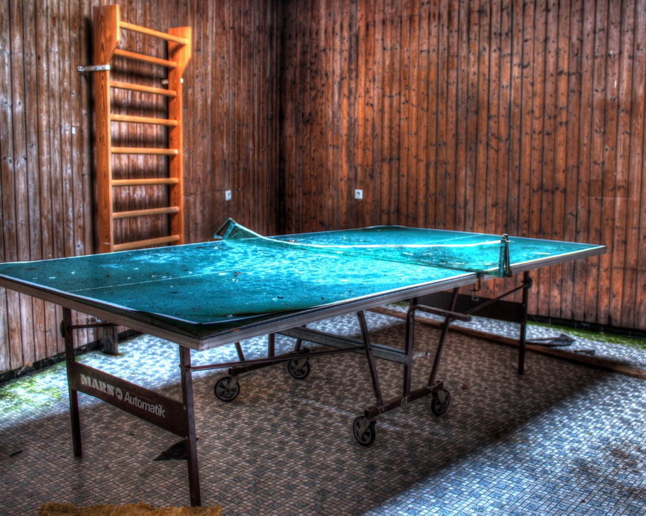 Синий стол для настольного тенниса 