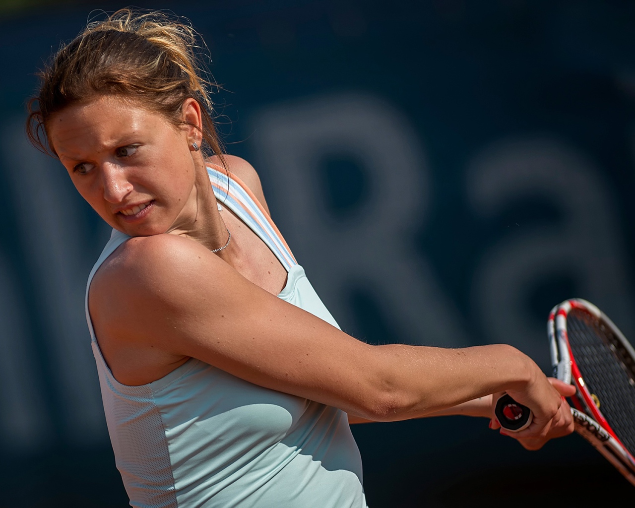 Чешская теннисистка Клара Копривова на корте 