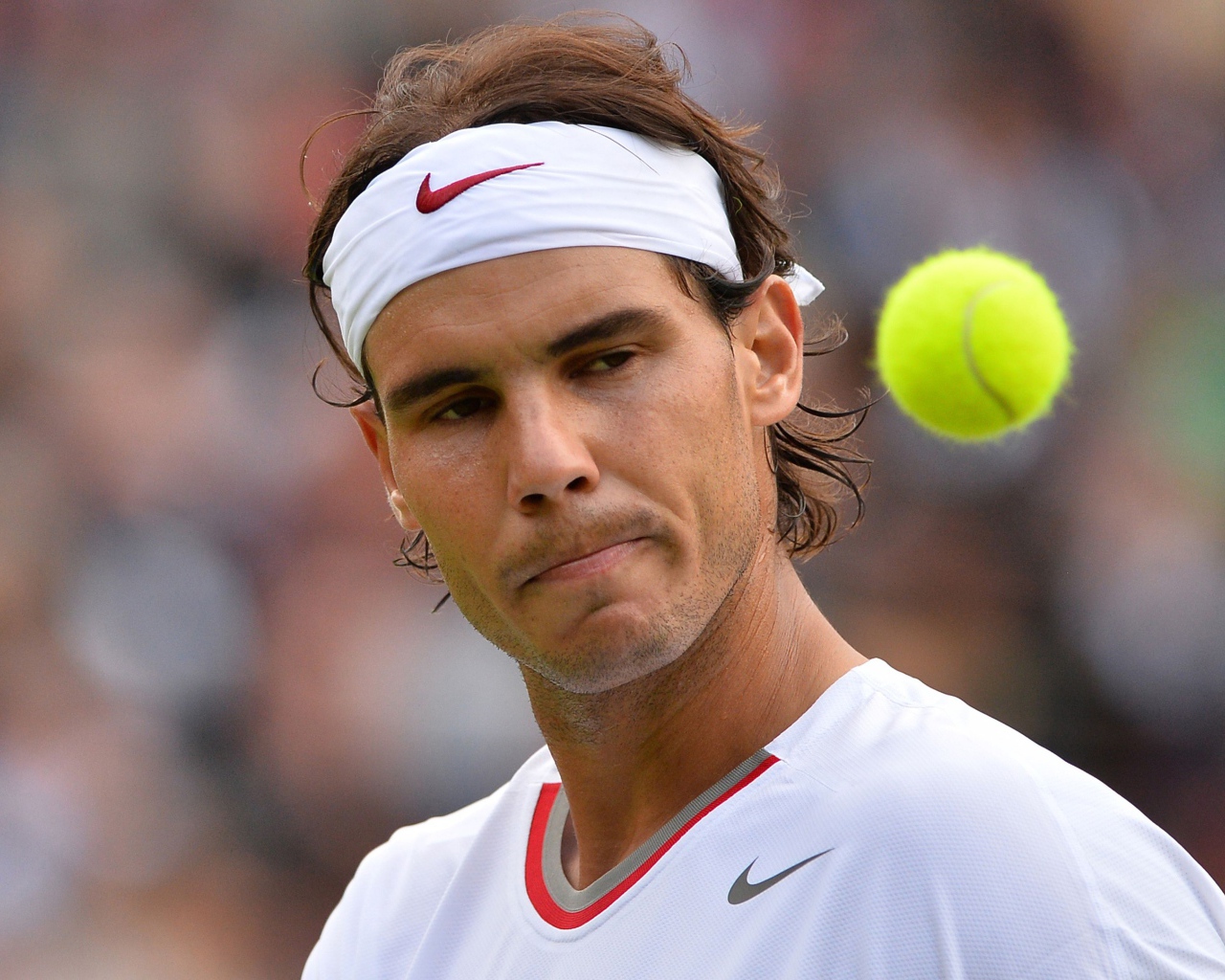 Испанский теннисист Рафаэль Надаль на корте 