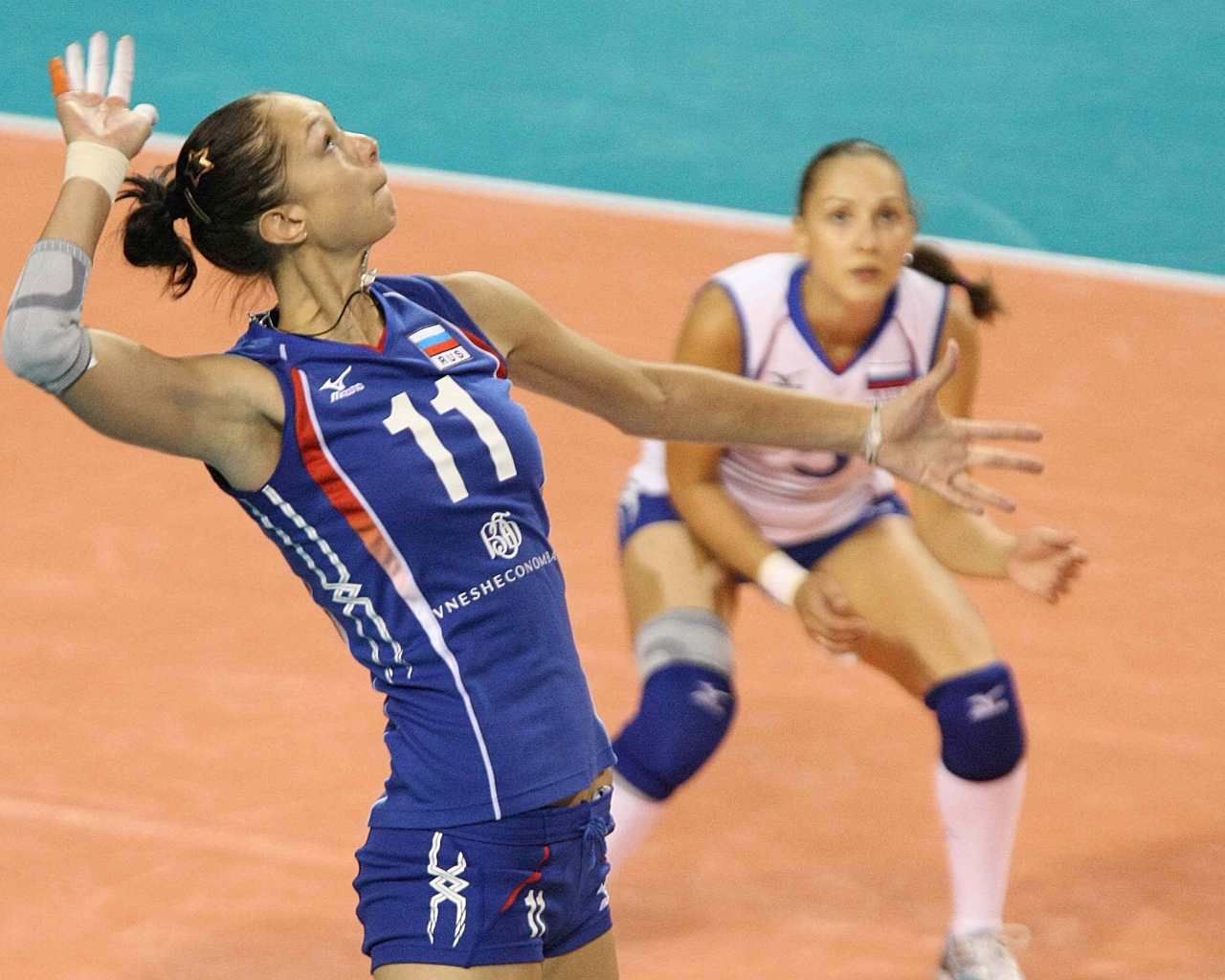 Волейболистка Екатерина Гамова в атаке 