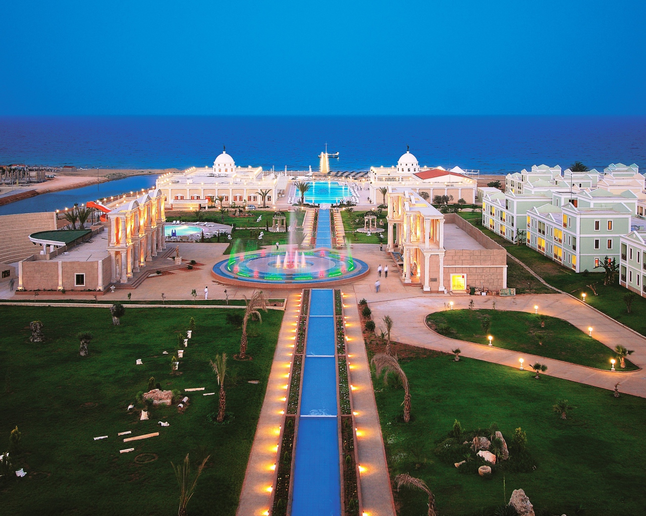 Вид на красивый отель Кая Артемис, Северный Кипр