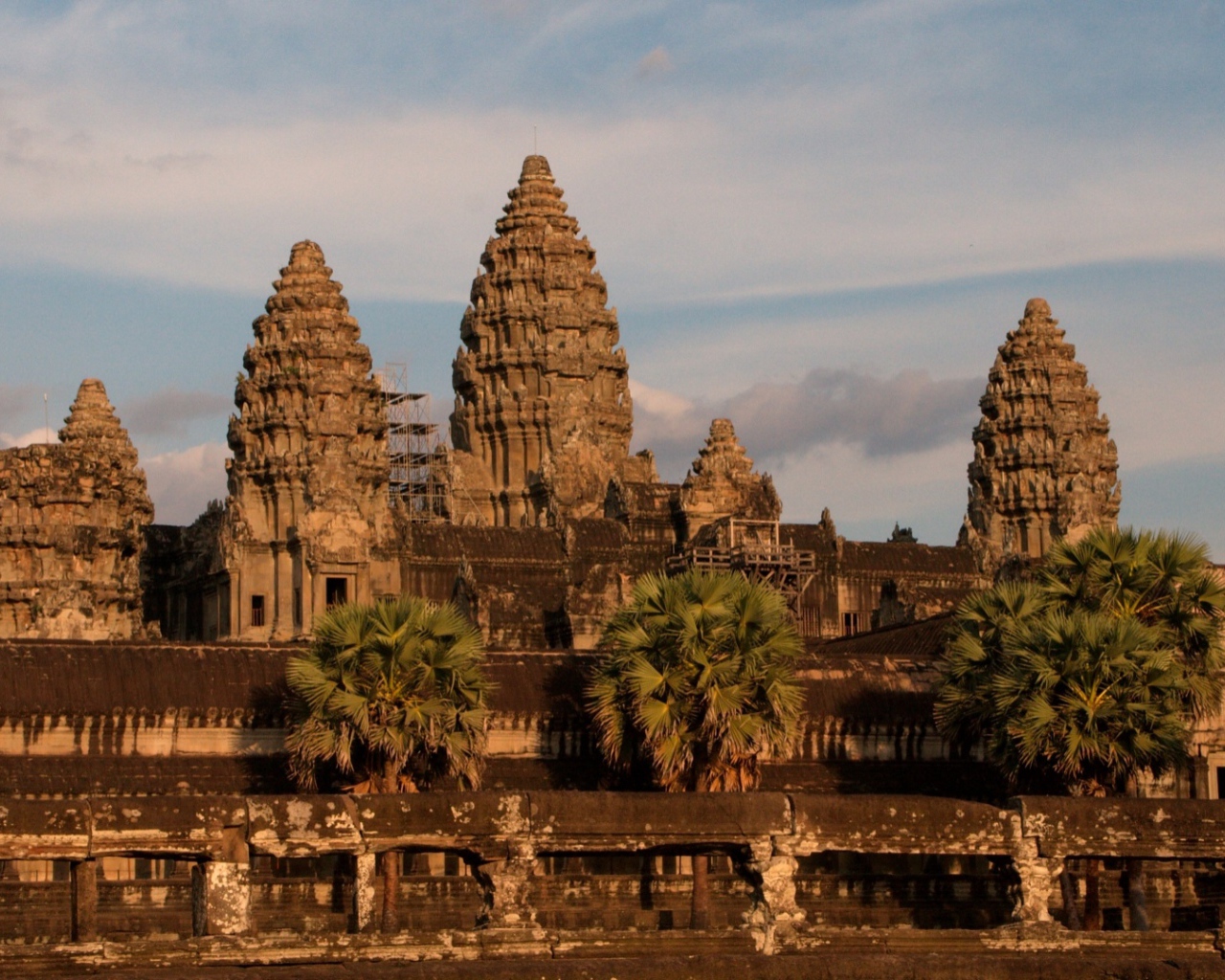 Старинный храмовый комплекс Ангкор Ват 