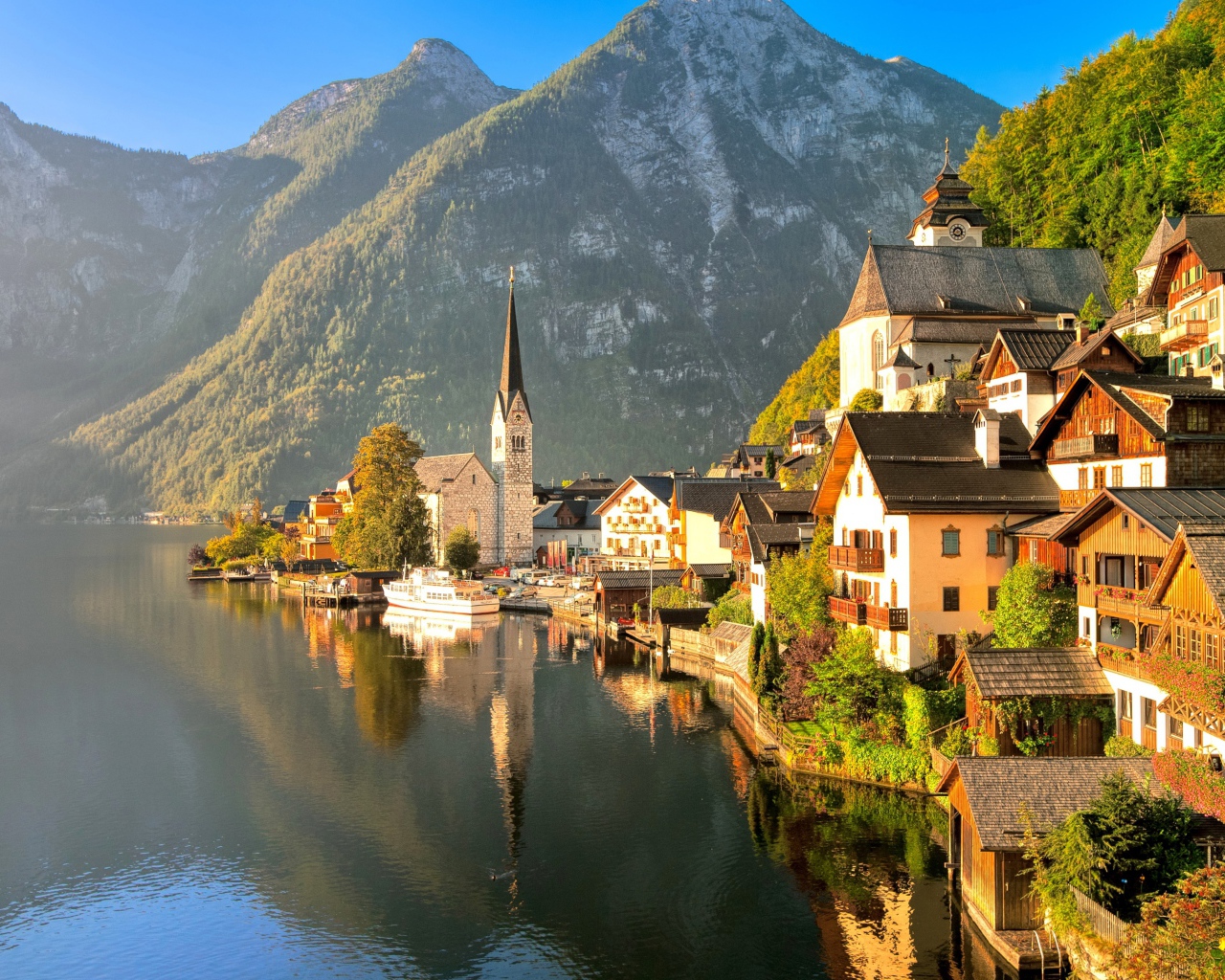 Дома у озера Хальштеттер, Австрия 