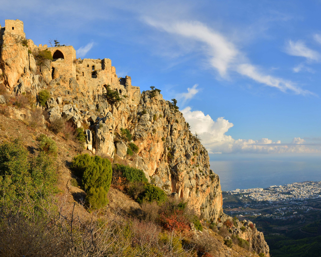 Великолепный вид на замок Святого Иллариона, Северный Кипр 