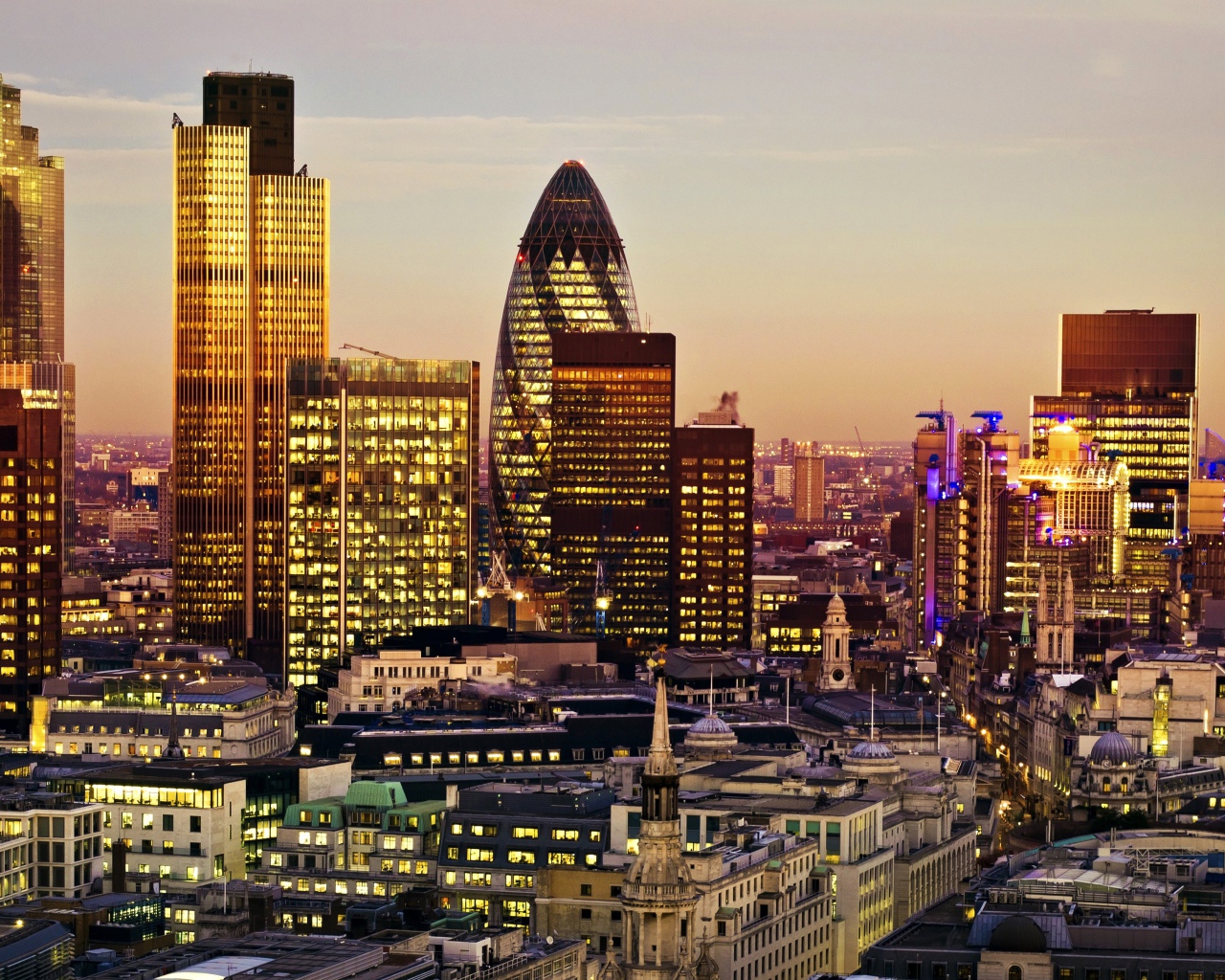 Небоскребы ночного города Лондон, Англия