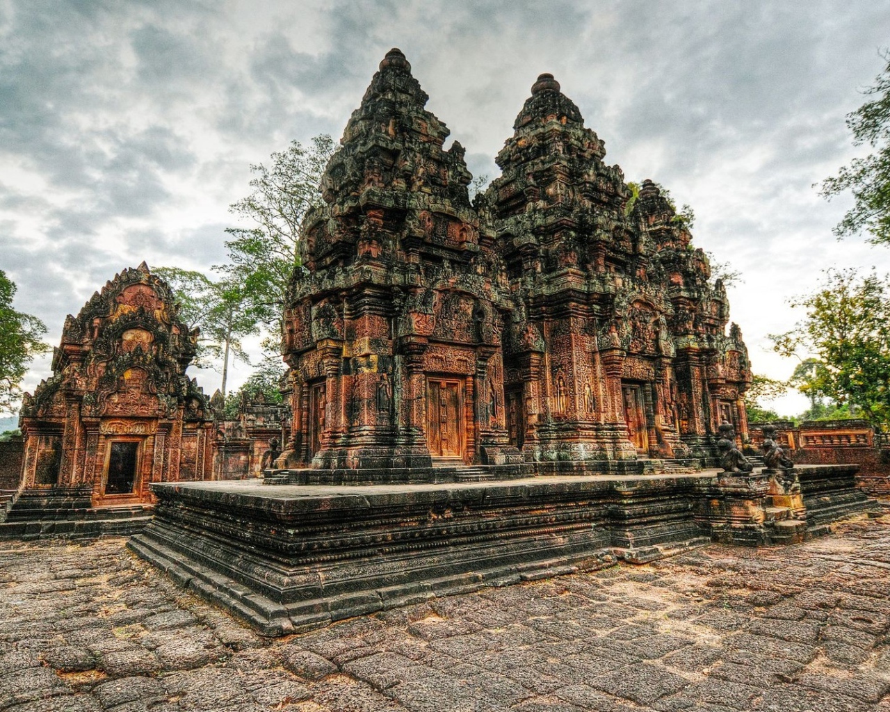 Каменный древний храмовый комплекс Ангкор Камбоджа 