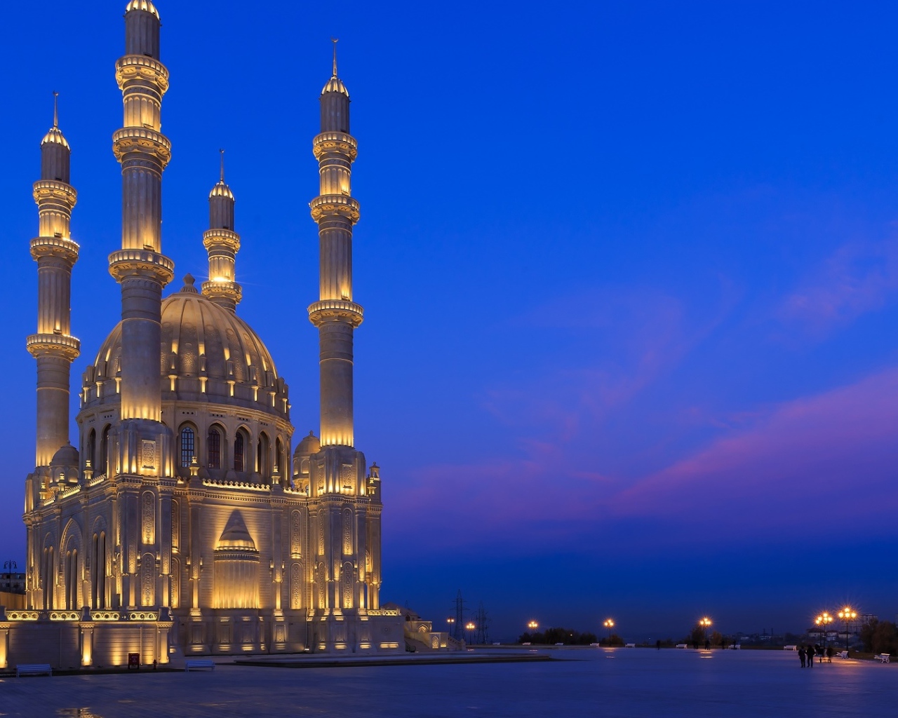 Мечеть Гейдара ночью, Баку. Азербайджан 