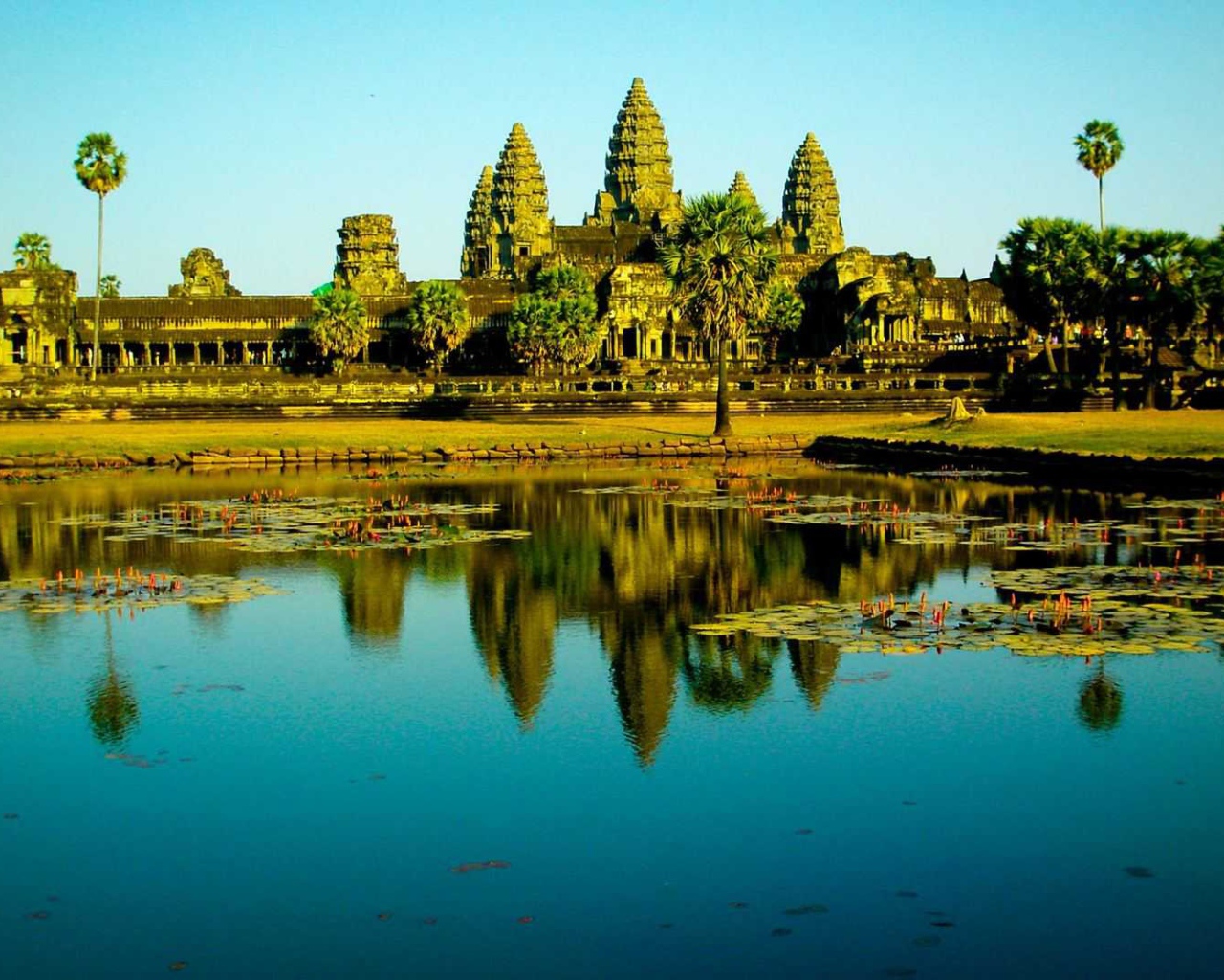 Легендарный индуистский храмовый комплекс Ангкор-Ват 