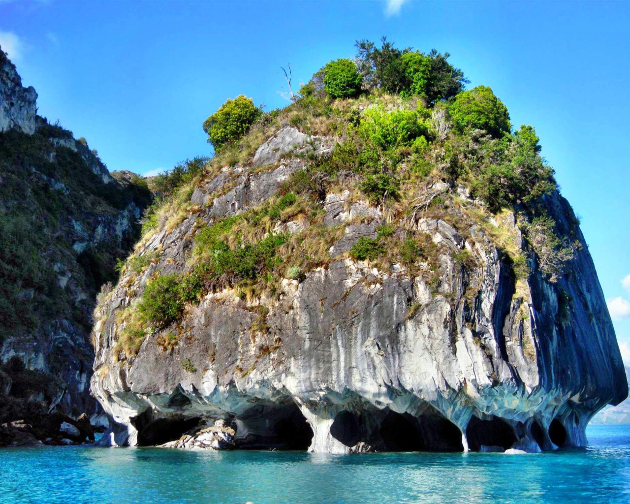 Необычная мраморная пещера, Чили 