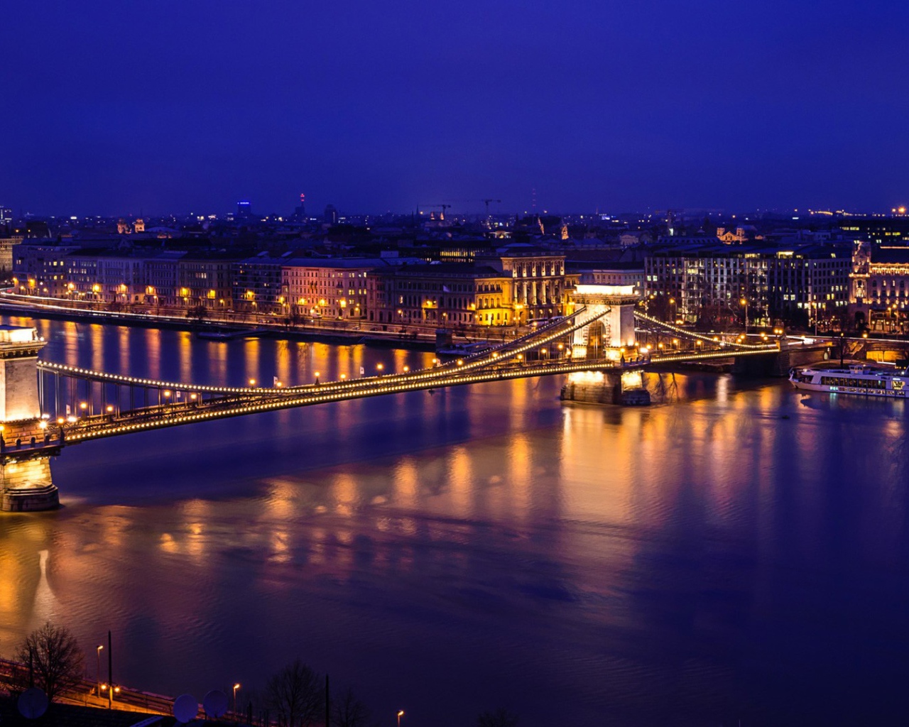 Вид на вечерний Цепной мост, Будапешт  