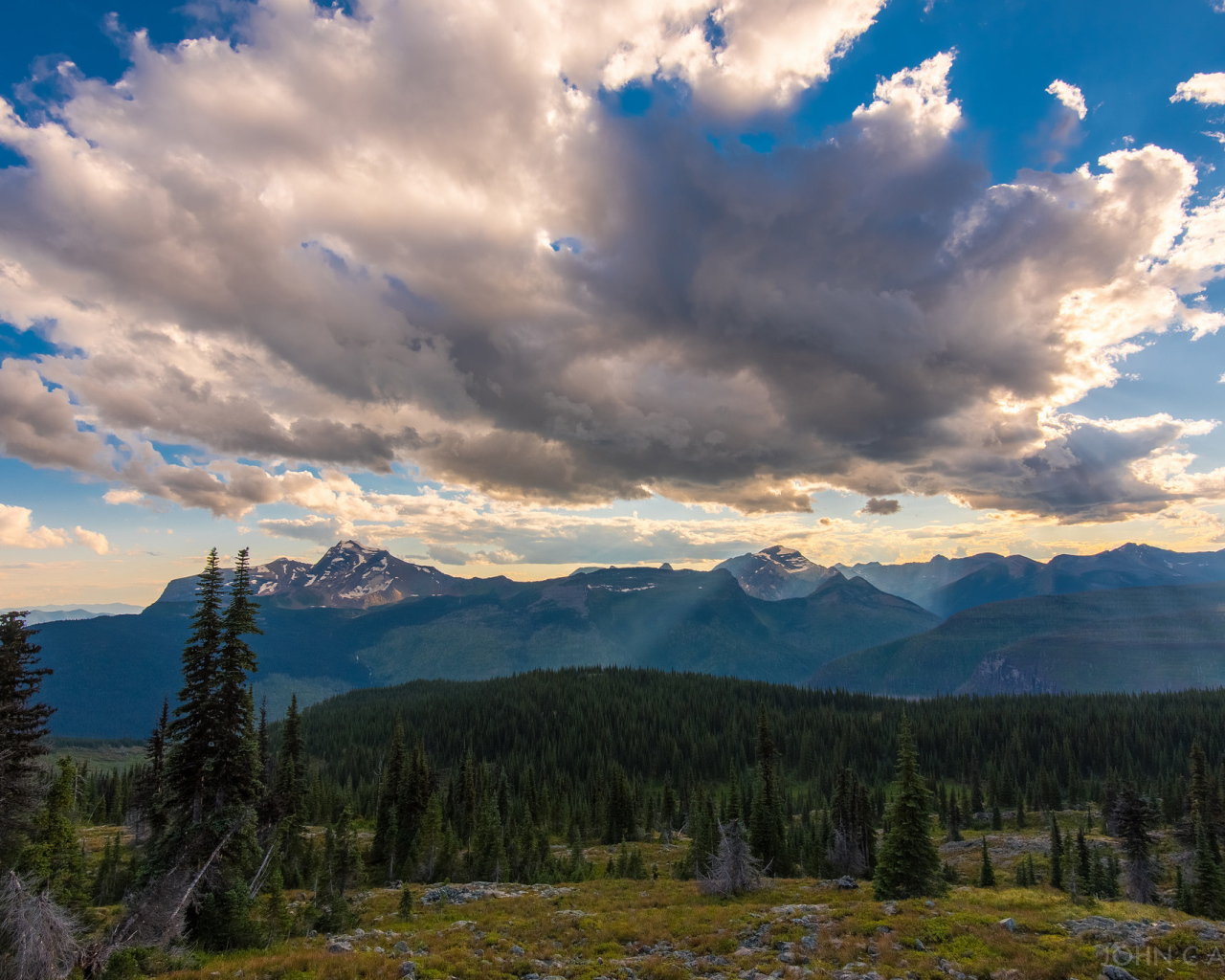 Облака над национальным парком Глейшер, Канада 