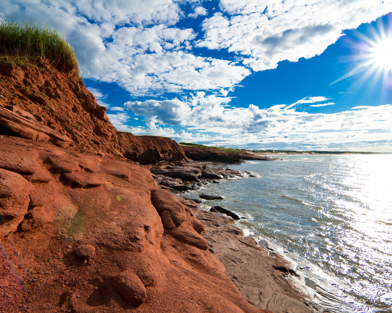 Национальный парк острова принца Эдуарда в лучах солнца, Канада 