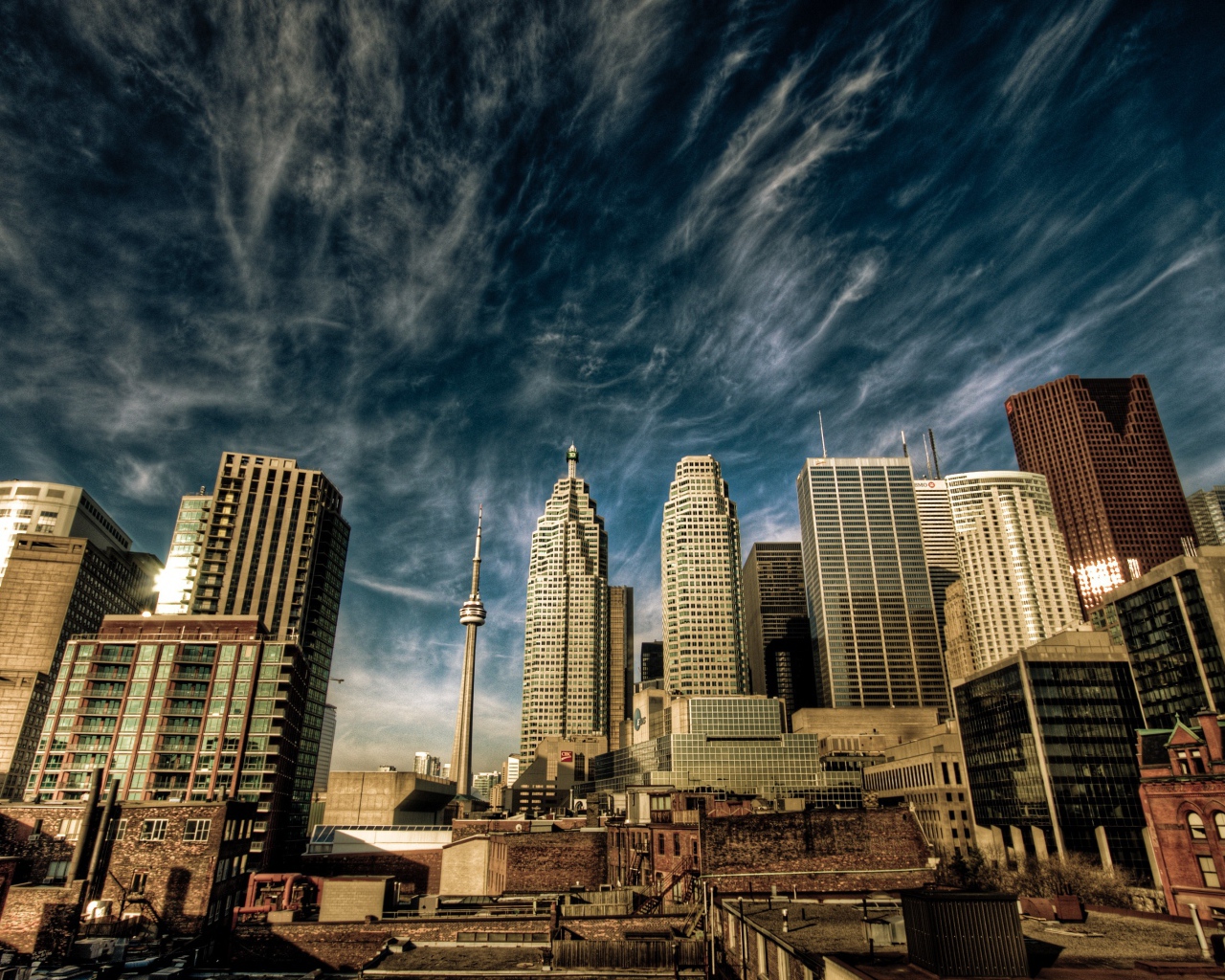 Вид на небоскребы города Торонто под красивым небом, Канада