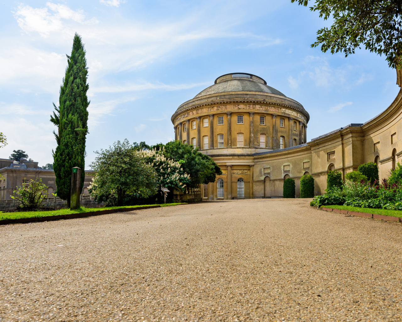 Дворец Икворт Хаус, Парк энд Гарденс, Англия