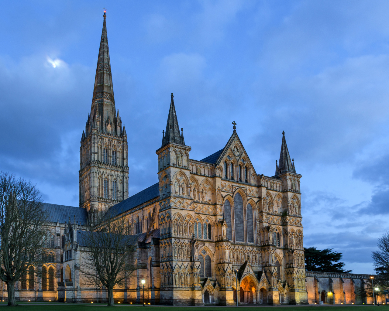 Солсберийский собор под голубым небом, Англия