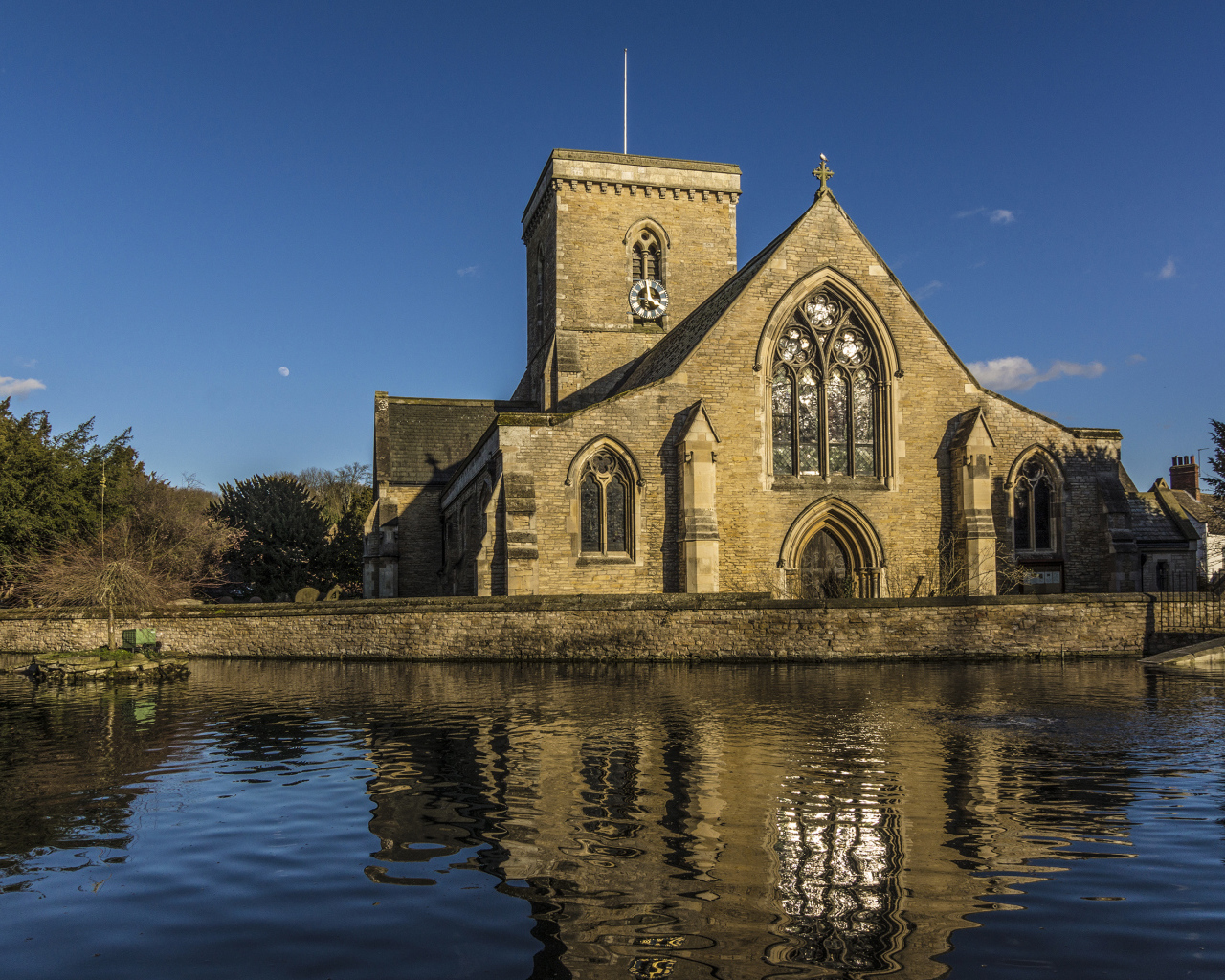 Церковь St Helen у воды город Уэлтон, Англия