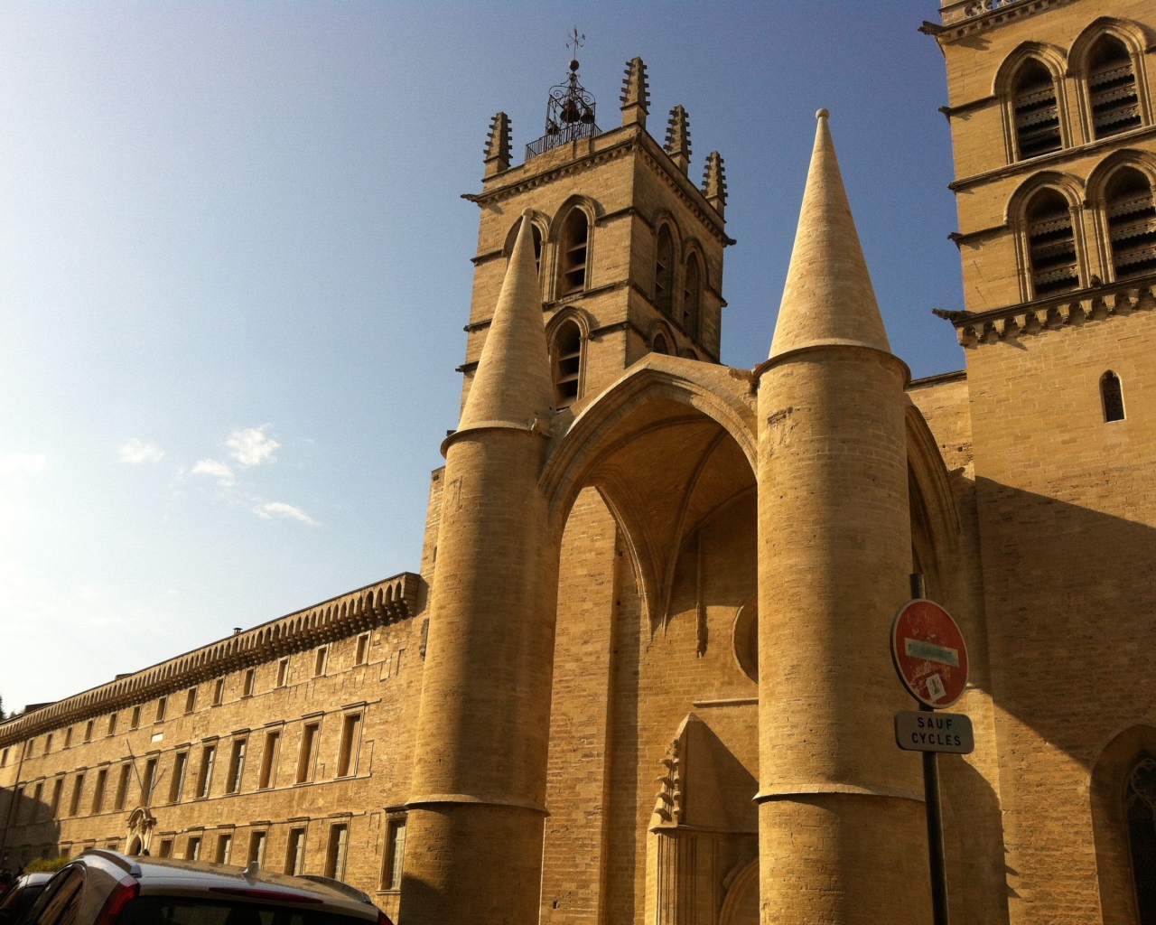 Кафедральный собор Сен-Пьер, Франция 