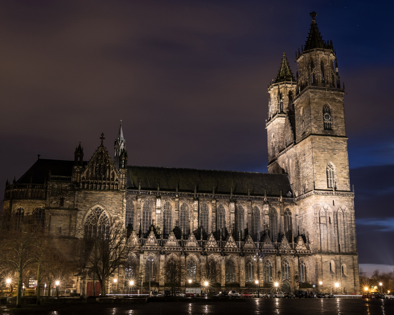Старинный Магдебургский собор ночью, Германия 