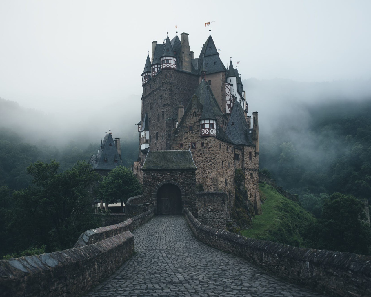 Старинный замок Эльц, Виршем, Германия 