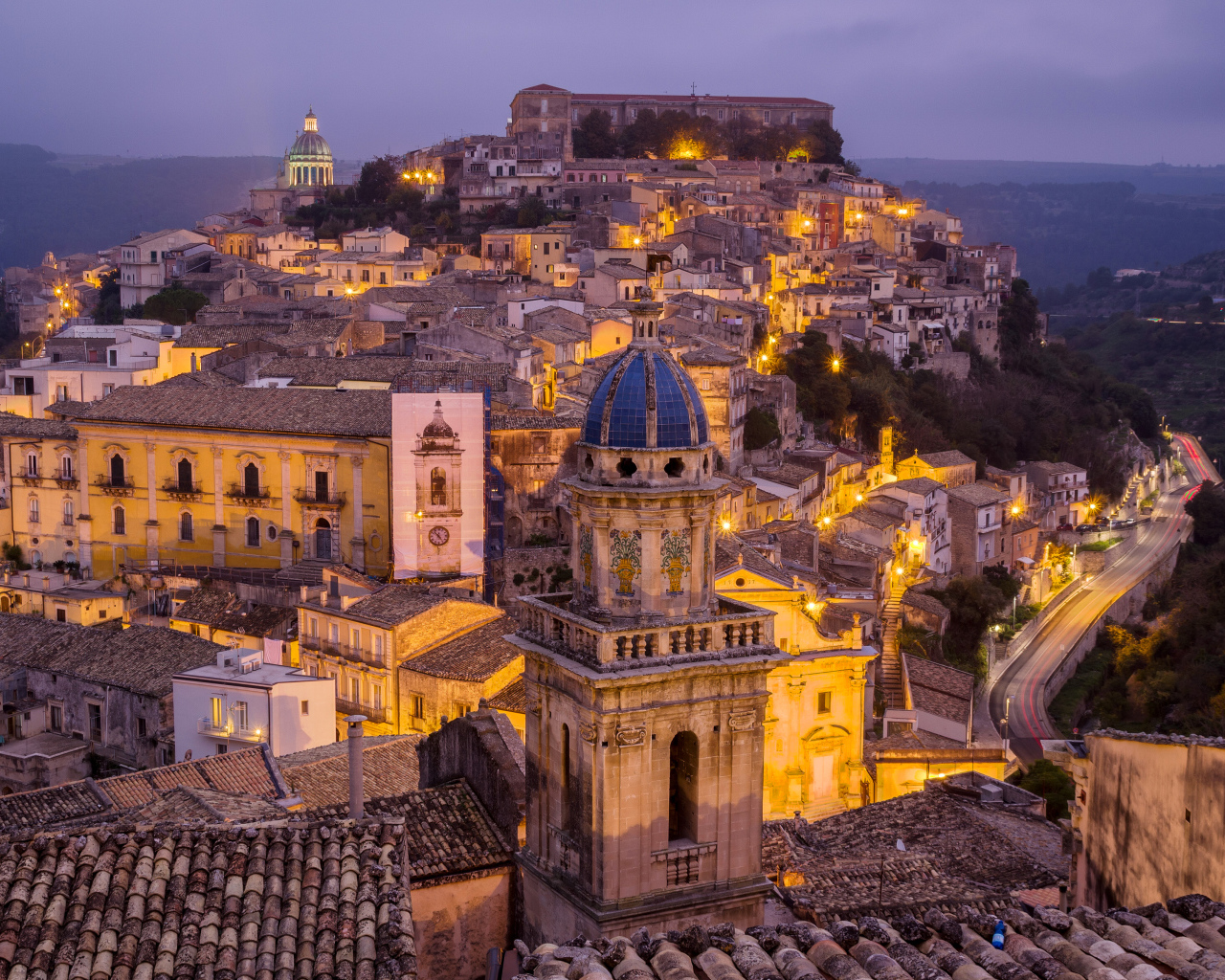 Панорама ночного города,  Сицилия,  Италия 
