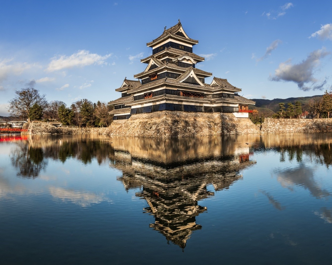 Замок на воде Мацумото, Япония