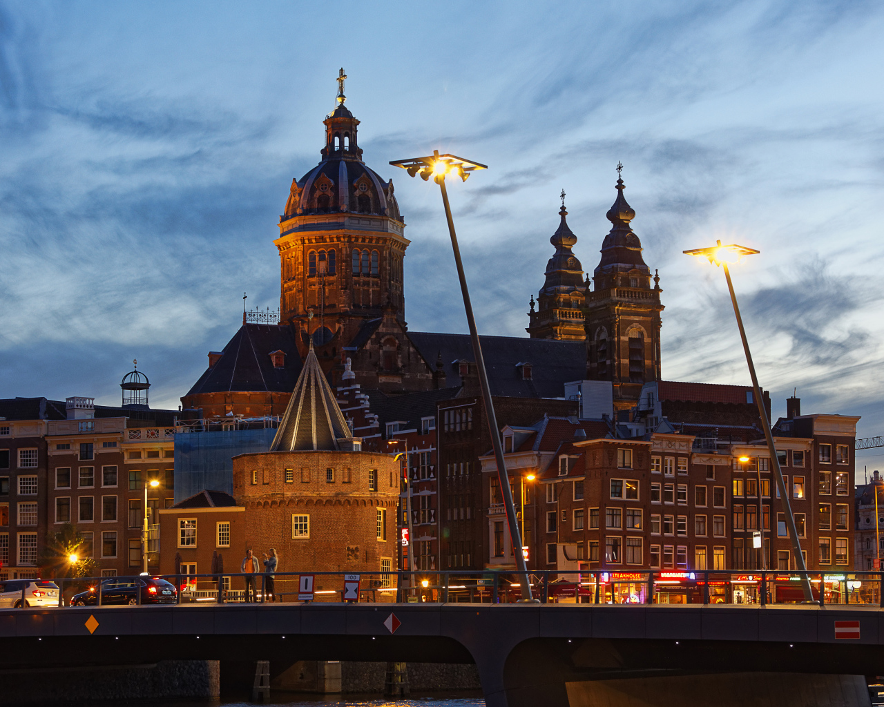 Средневековая церковь Святого Николая в Амстердаме. Нидерланды