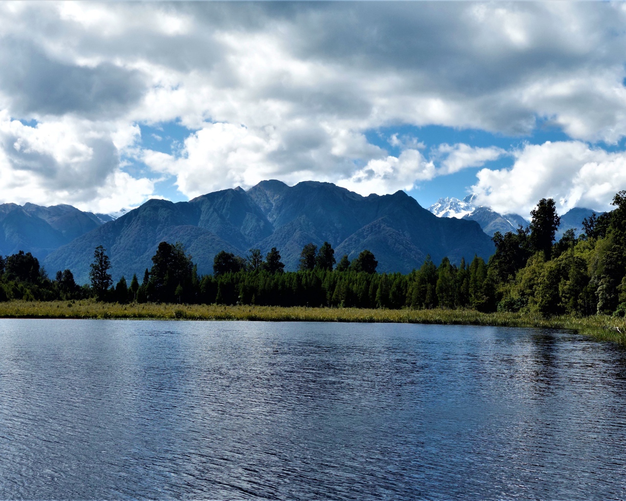 Живописное озеро Мэтисон, Новая Зеландия 