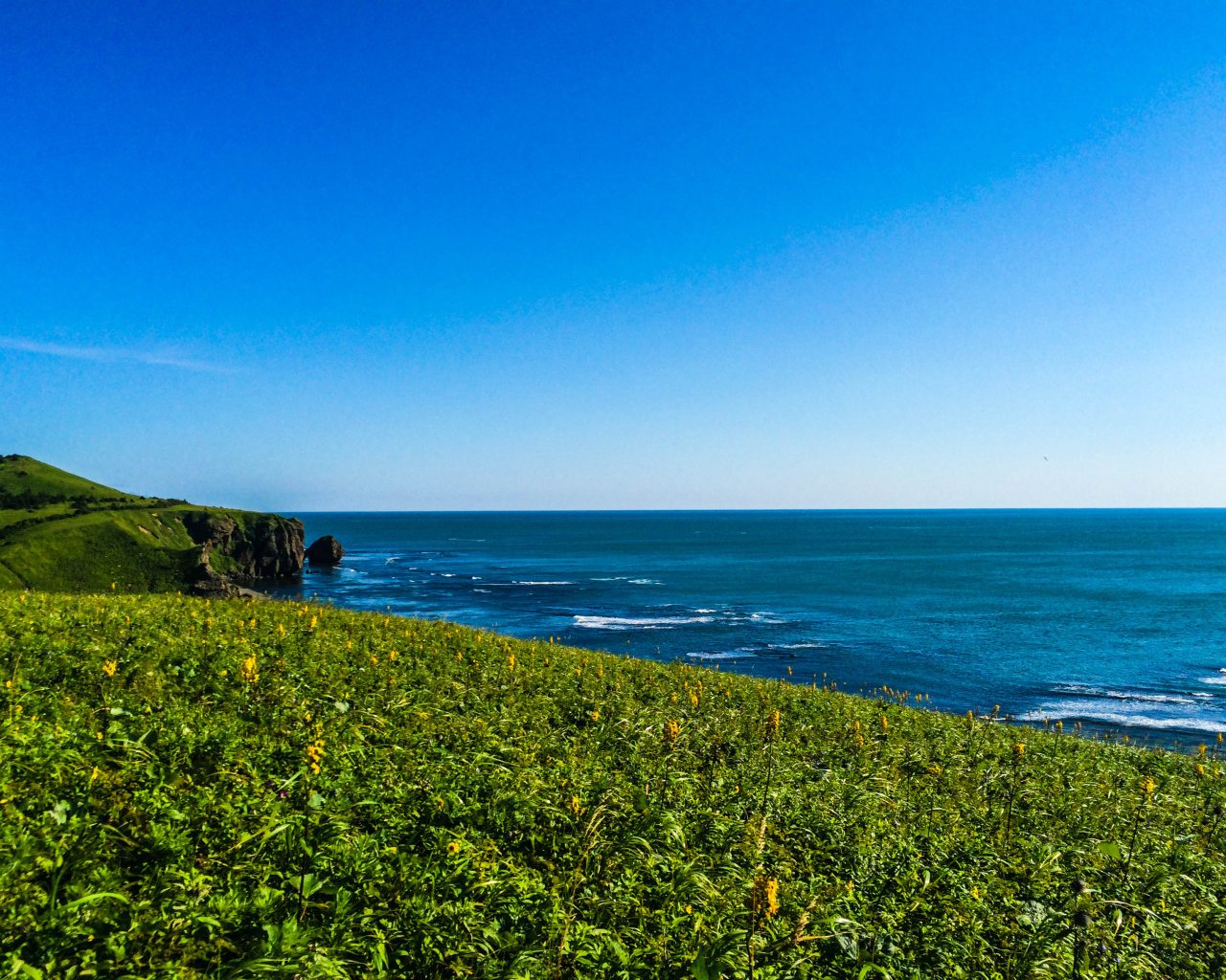 Вид на море хребет Жданко, Сахалин. Россия 