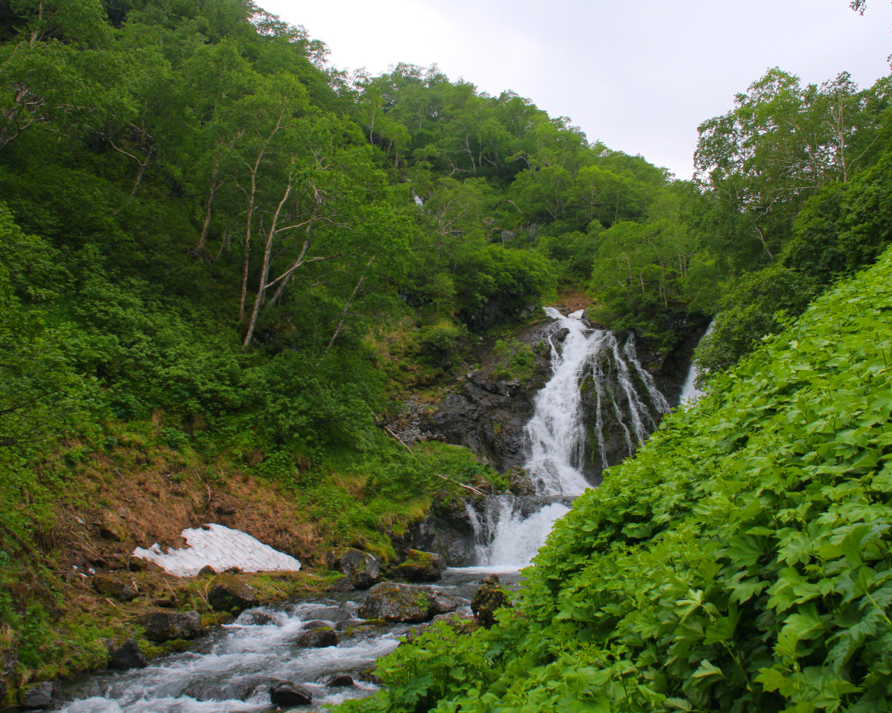 Сосновский водопад Камчатка, Россия 