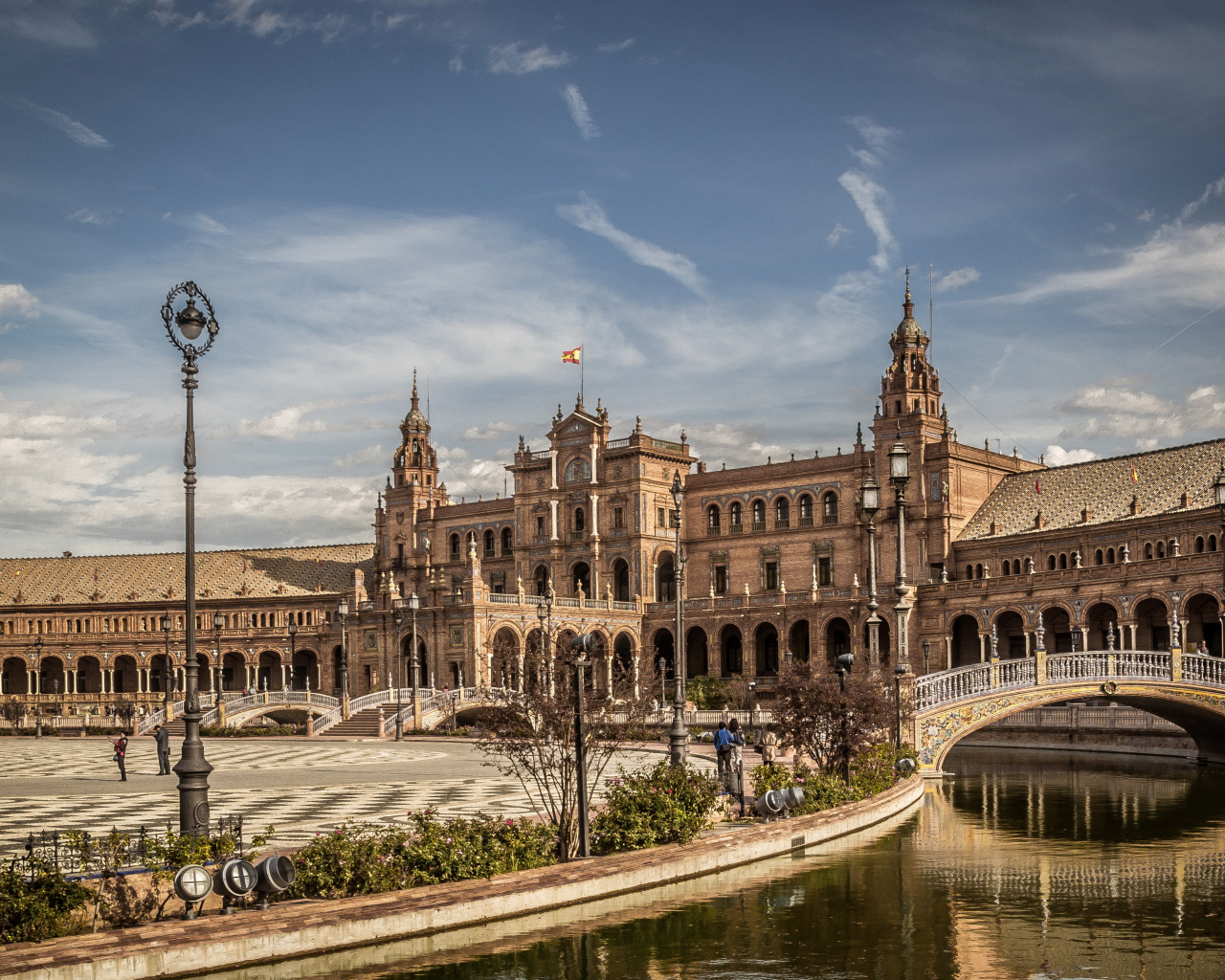 Дворец на центральной площади в городе Севилья,  Испания