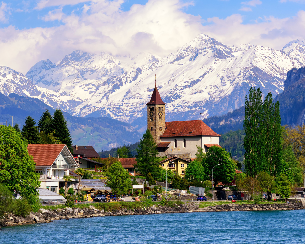 Красивые дома в Швейцарии у озера 