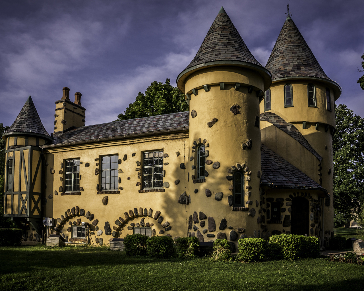 Здание музея Curwood Castle, Мичиган. США