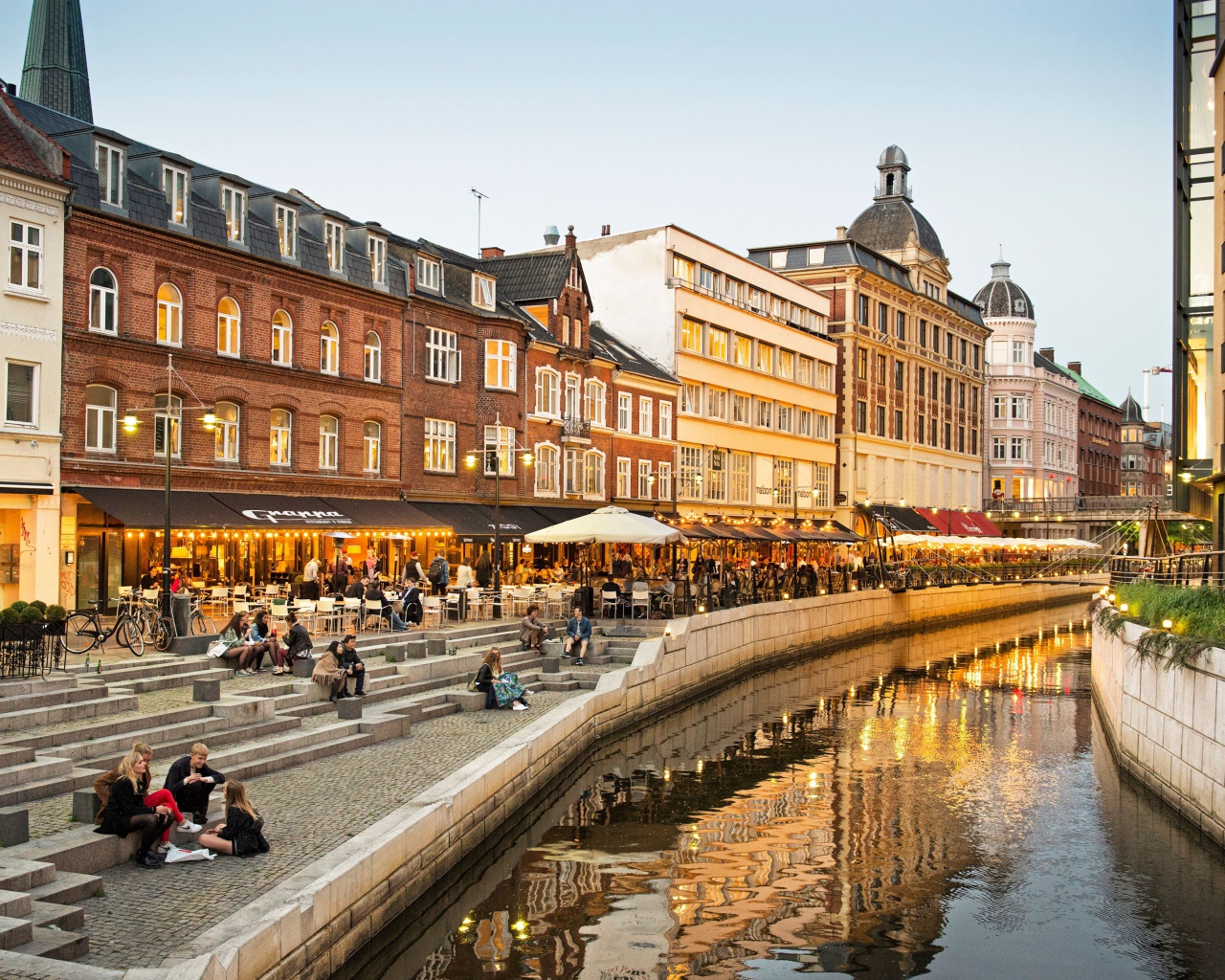 Набережная город Орхус, Дания 