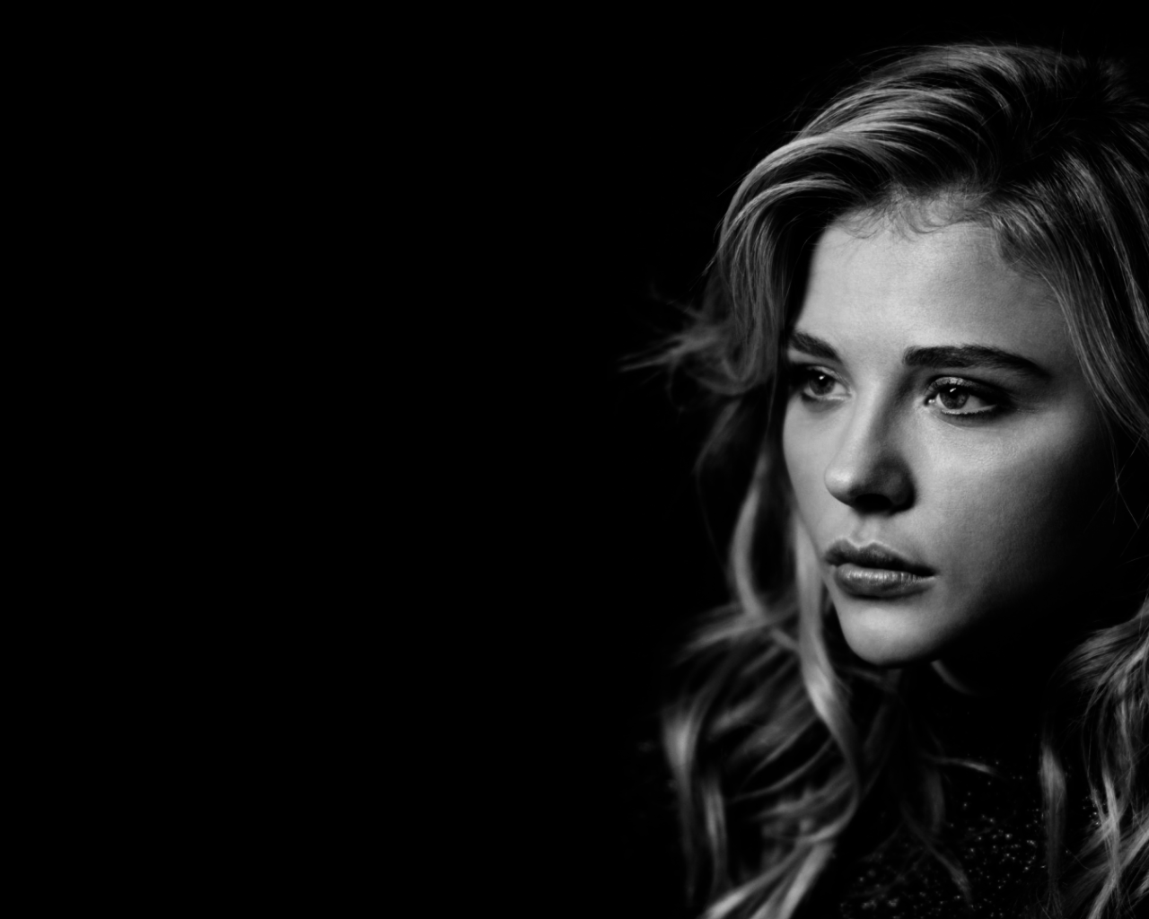 Актриса Хлоя Грейс Морец черно белое фото