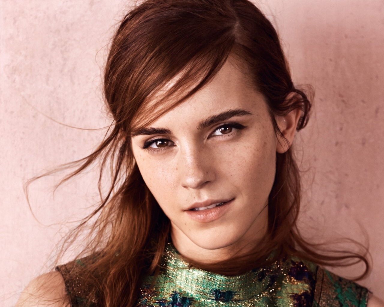 Актриса Эмма Уотсон с карими глазами 