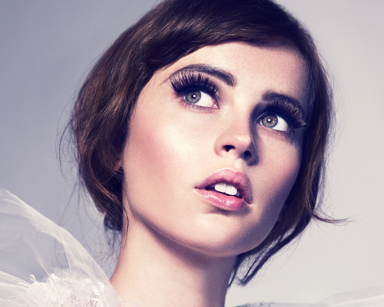 Актриса с выразительными глазами Фелисити Джонс 