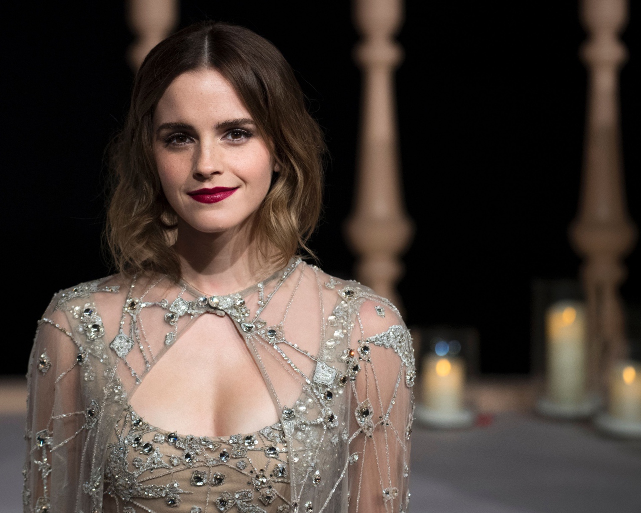 Красивая актриса Эмма Уотсон в красивом платье 