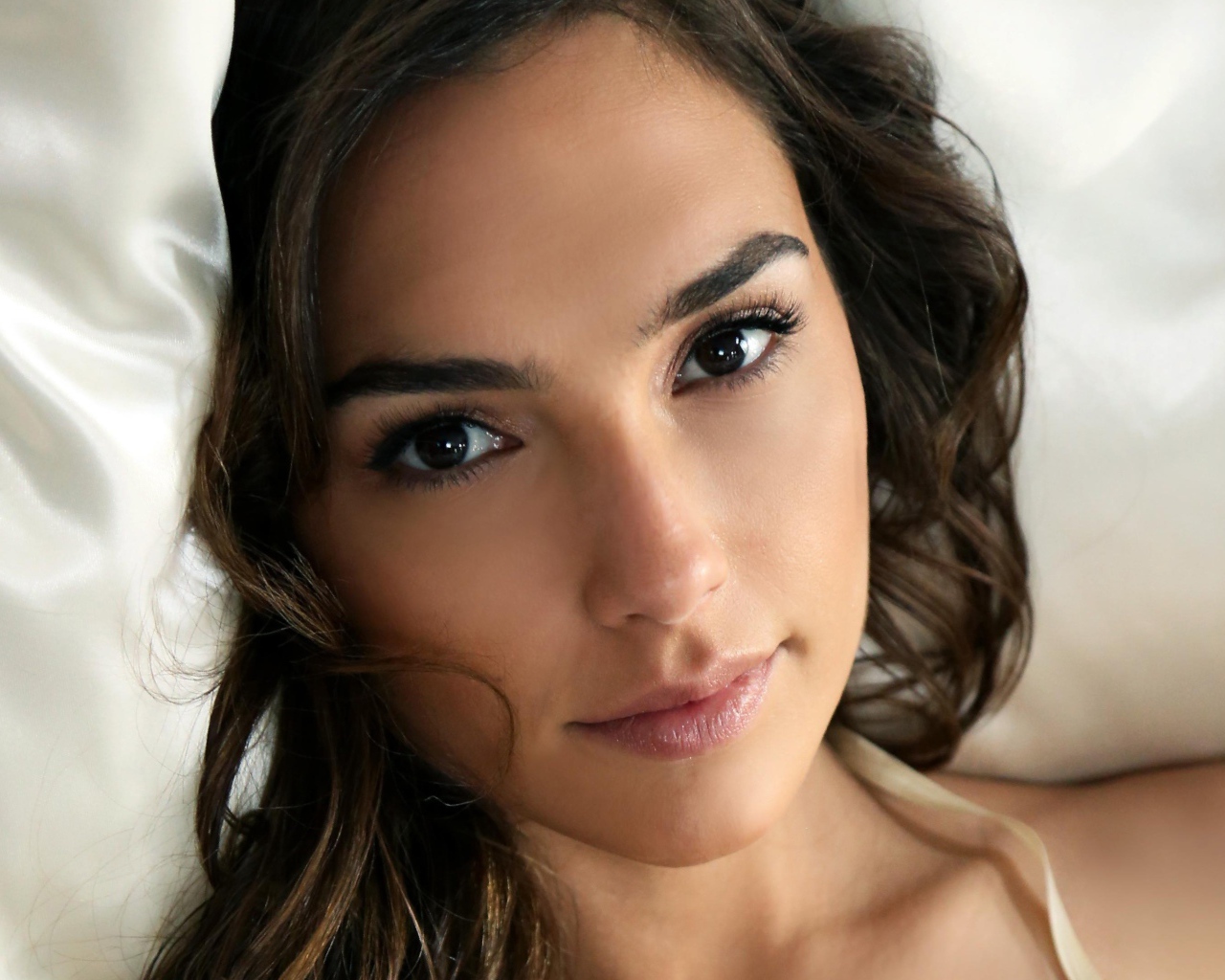 Красивая актриса Галь Гадот 