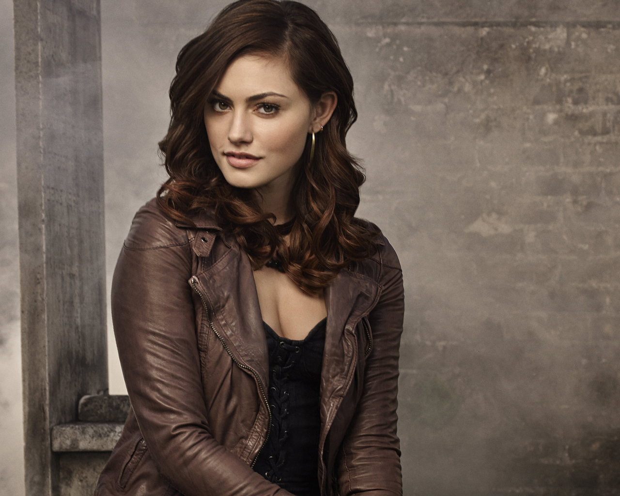 Красивая девушка австралийская актриса Фиби Тонкин