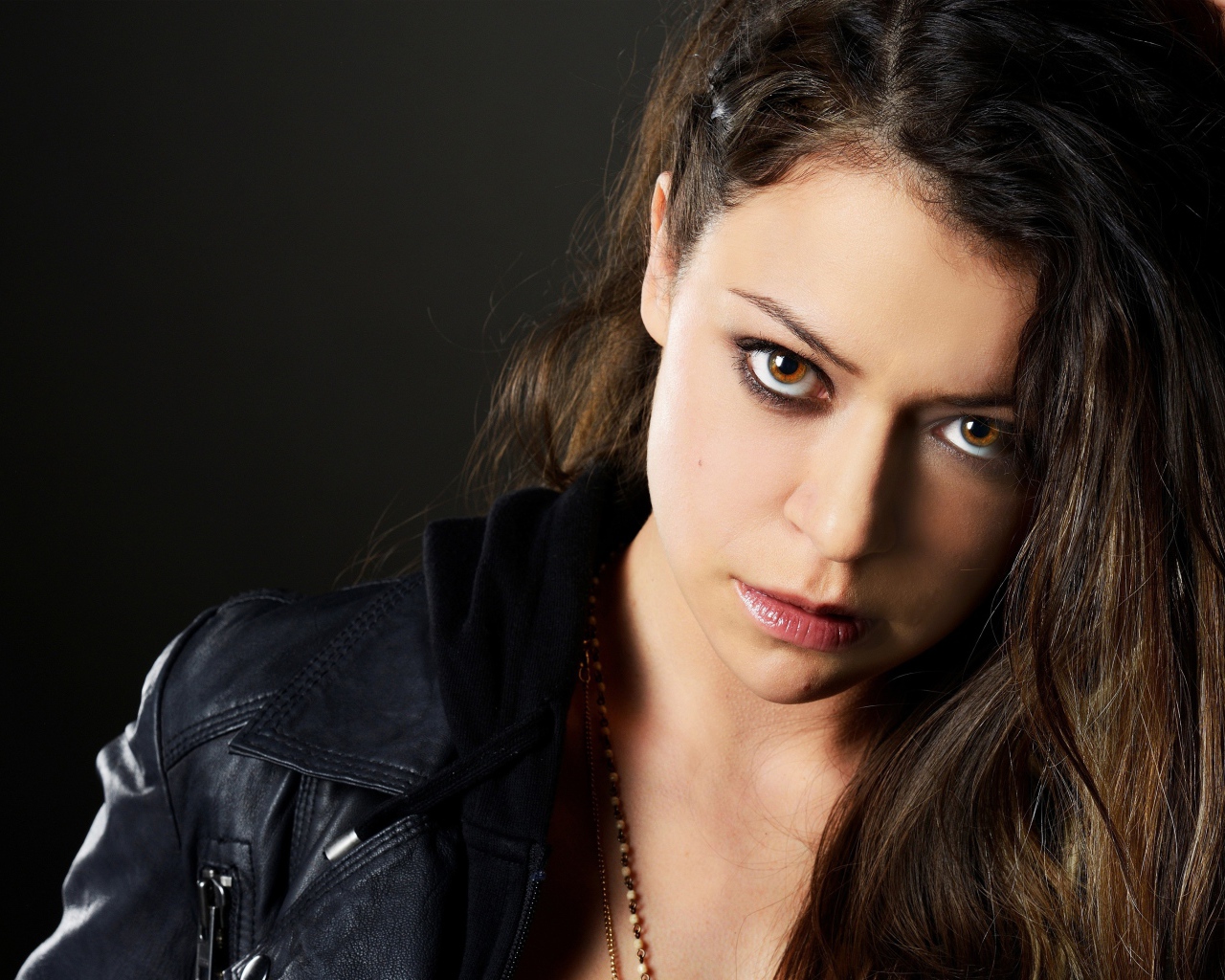 Кареглазая брюнетка канадская актриса Татьяна Маслани