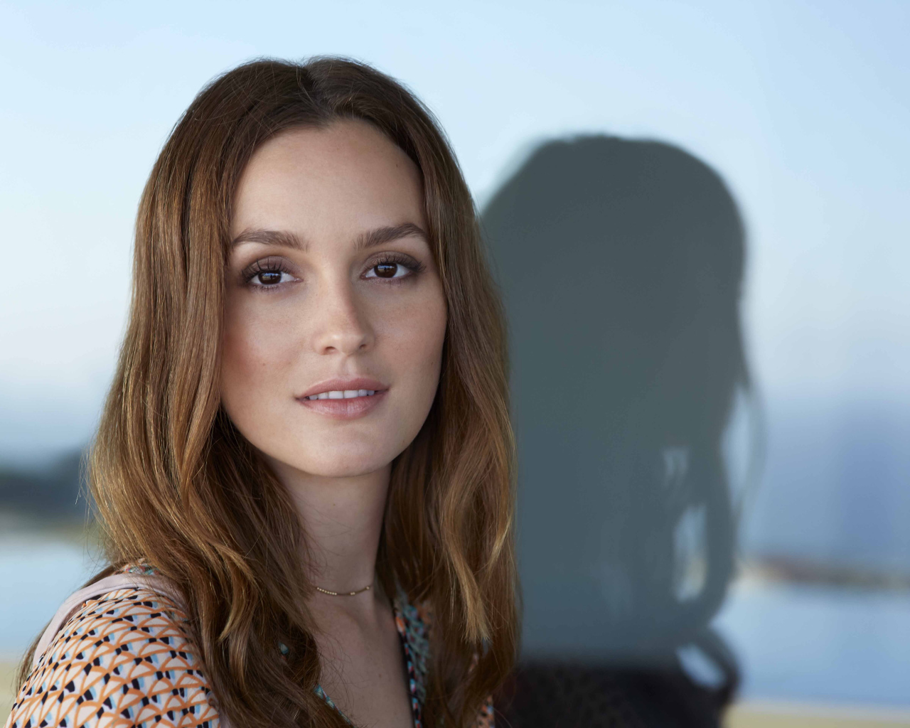 Брюнетка актриса Лейтон Мистер 