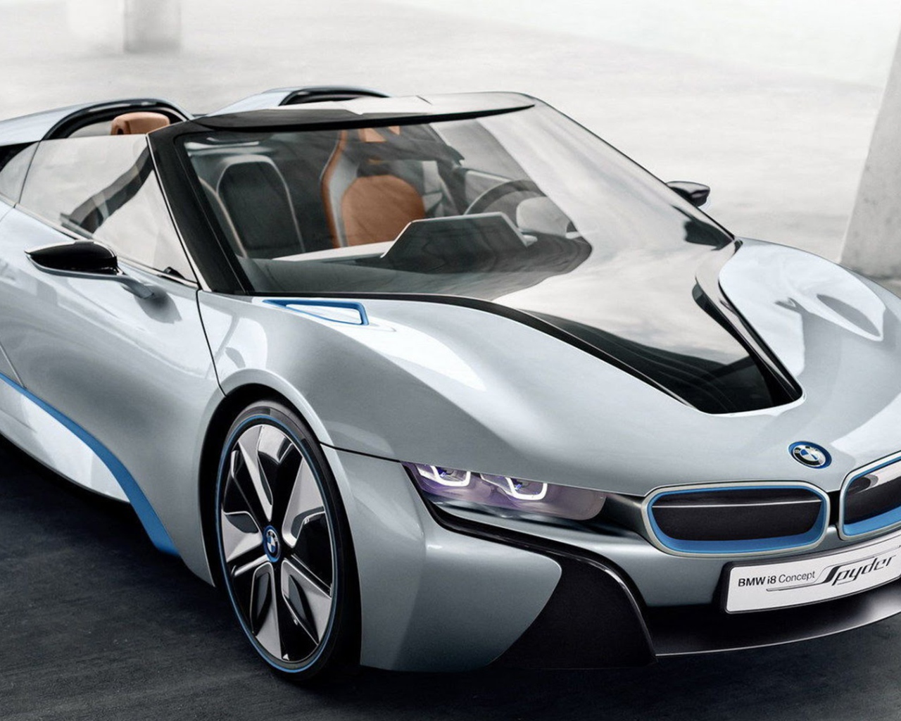 Электромобиль BMW i8 модель 2017 года 