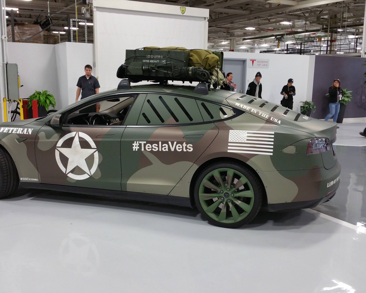 Электромобиль  Tesla Model S Military 