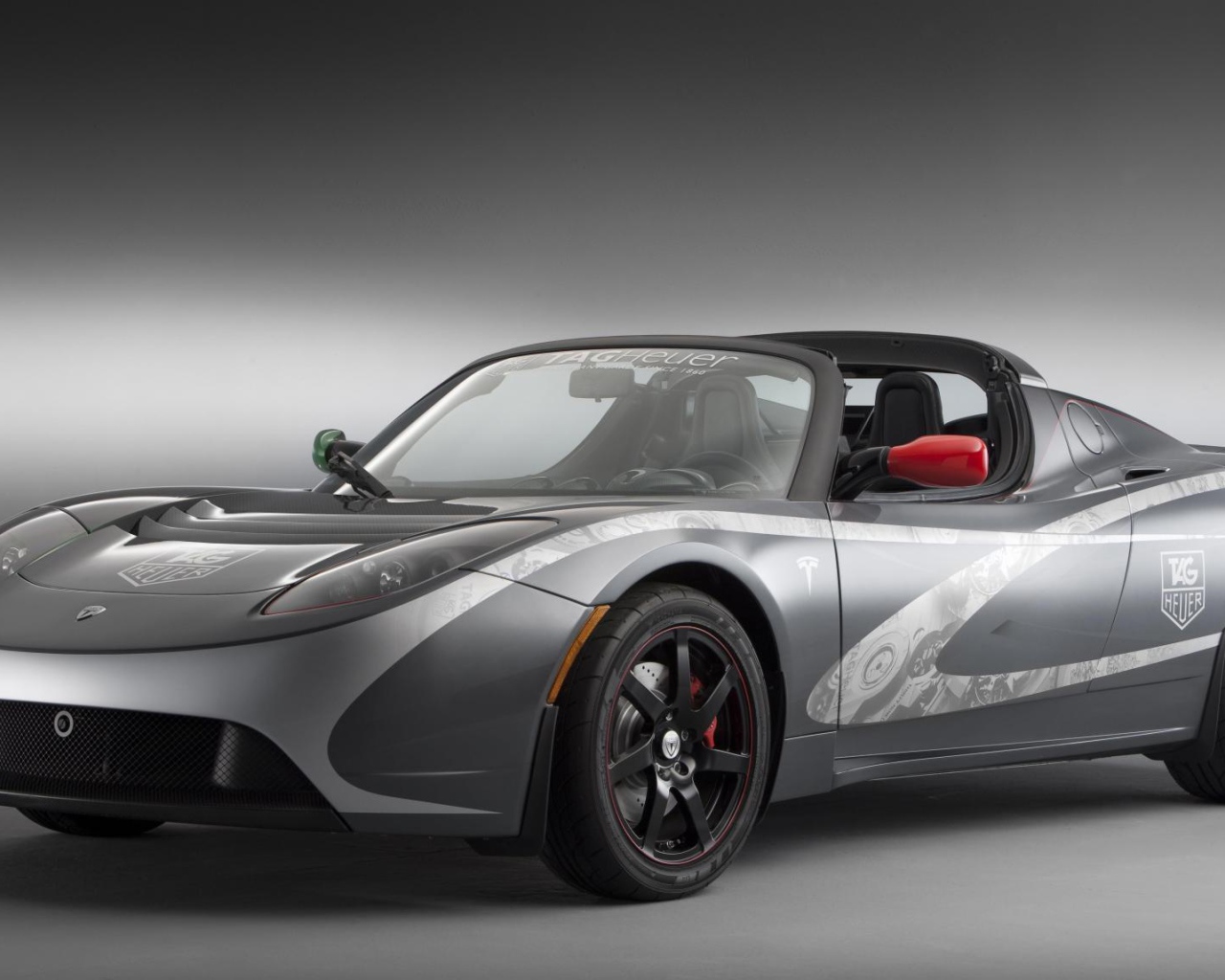 Спортивный электромобиль Tesla Roadster